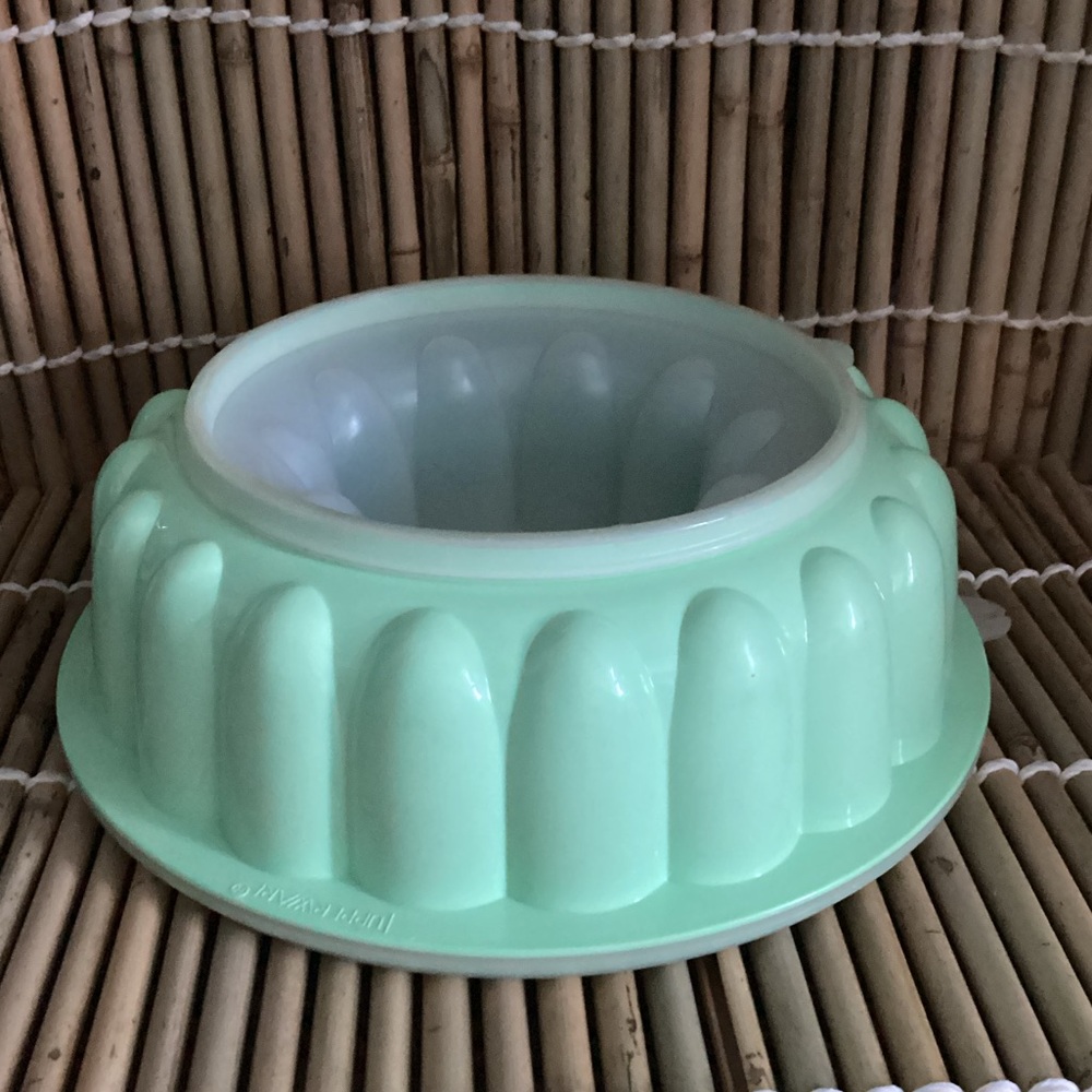 ♦️ Vintage Tupperware jello mold ice ring EUC seafoam mint green - Picture 2 of 8